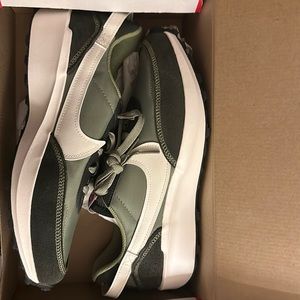 Men’s Nike Waffle Debut